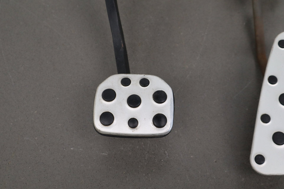 2004-2006 Pontiac GTO Manual Transmission Throttle Brake Clutch Pedal OEM