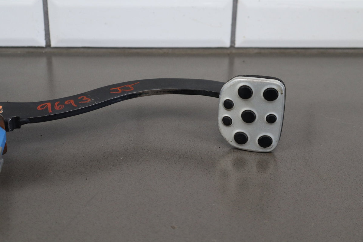 2004-2006 Pontiac GTO Manual Transmission Throttle Brake Clutch Pedal OEM