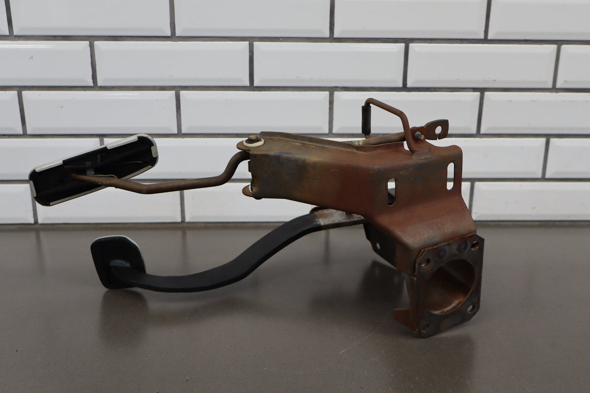 2004-2006 Pontiac GTO Manual Transmission Throttle Brake Clutch Pedal OEM