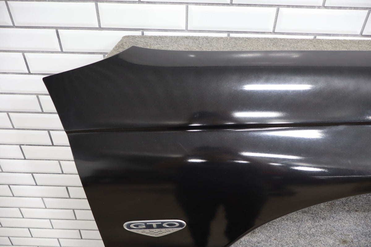 2004-2006 Pontiac GTO Right Fender Phantom Black 41