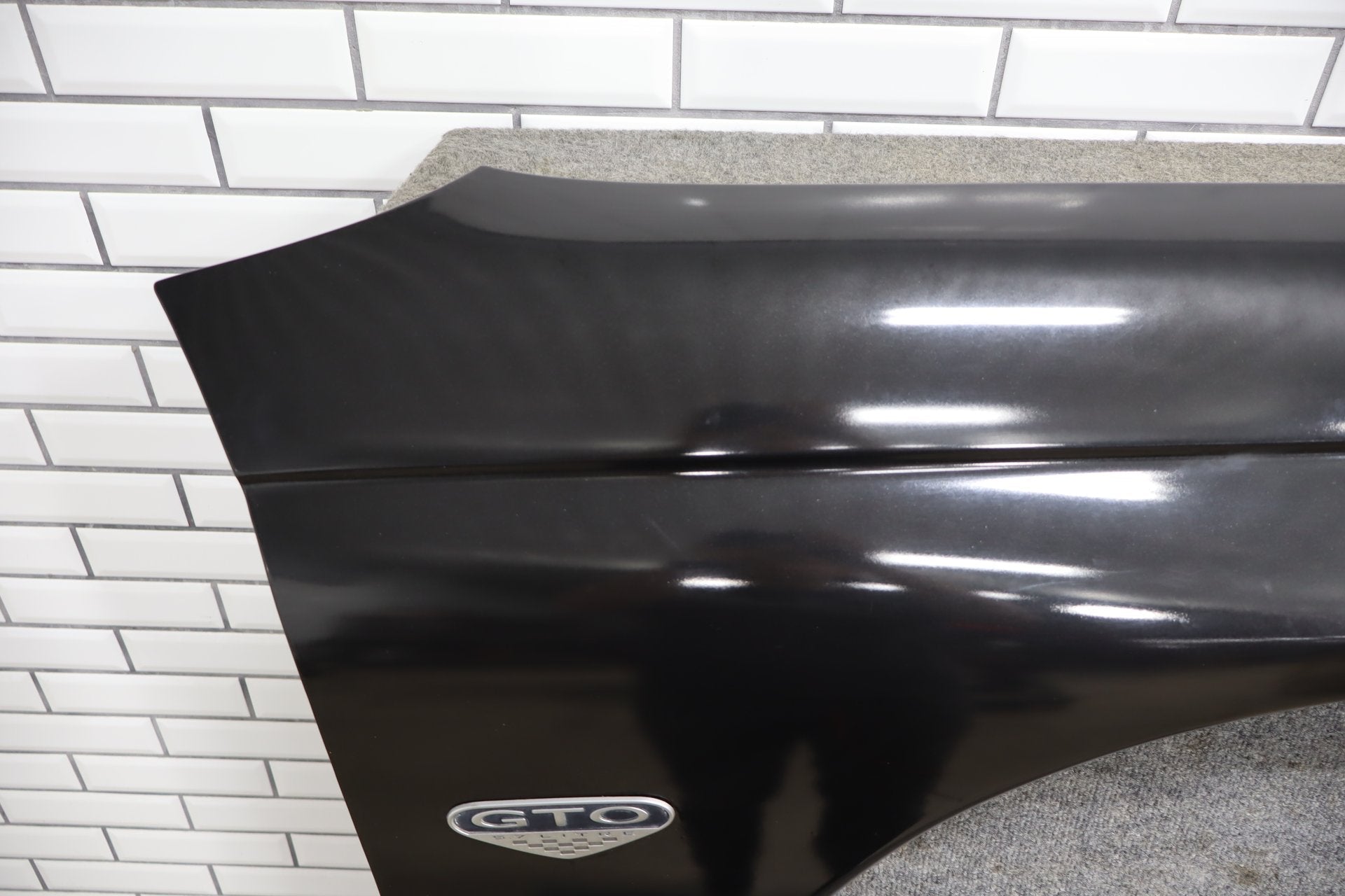 2004-2006 Pontiac GTO Right Fender Phantom Black 41