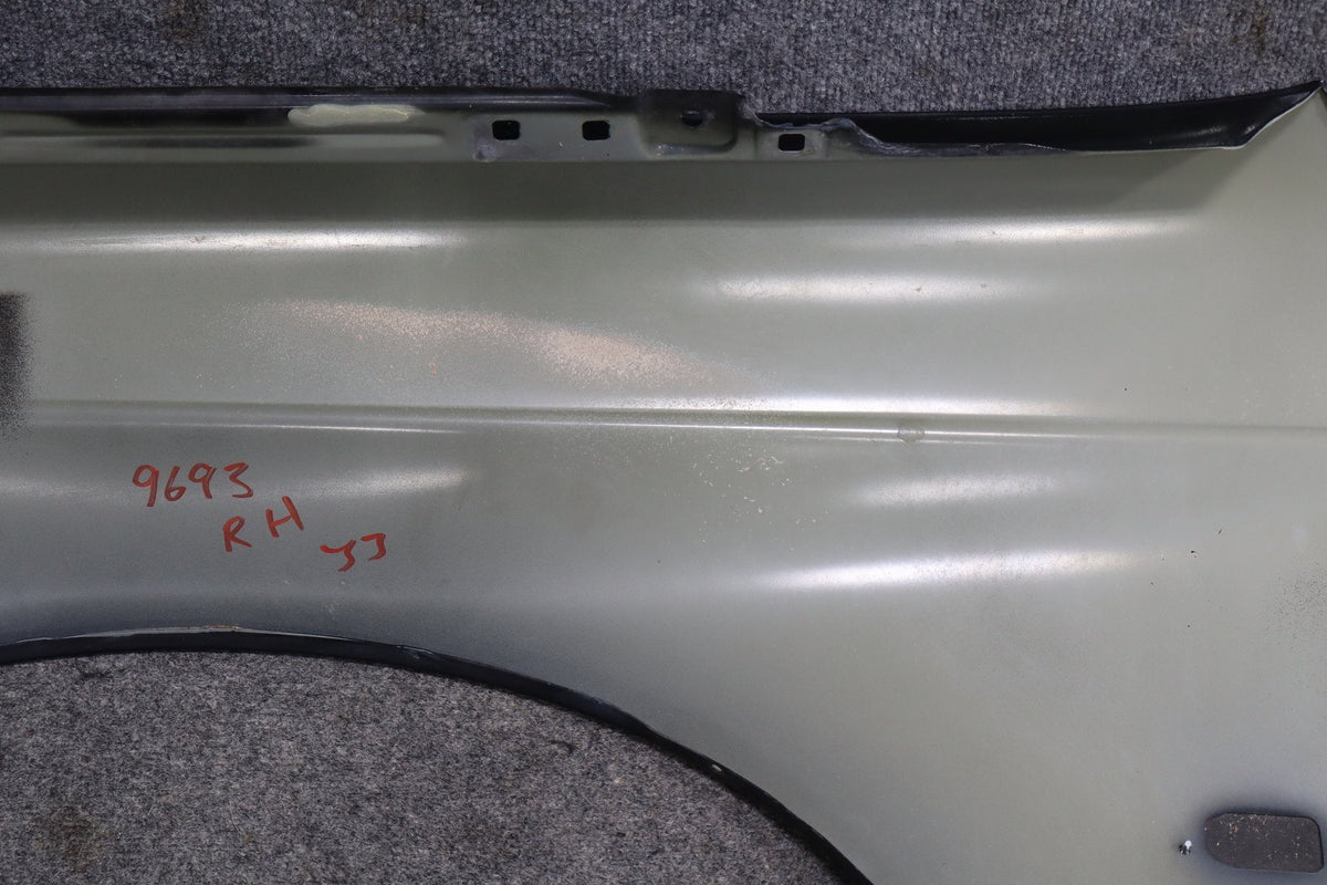 2004-2006 Pontiac GTO Right Fender Phantom Black 41