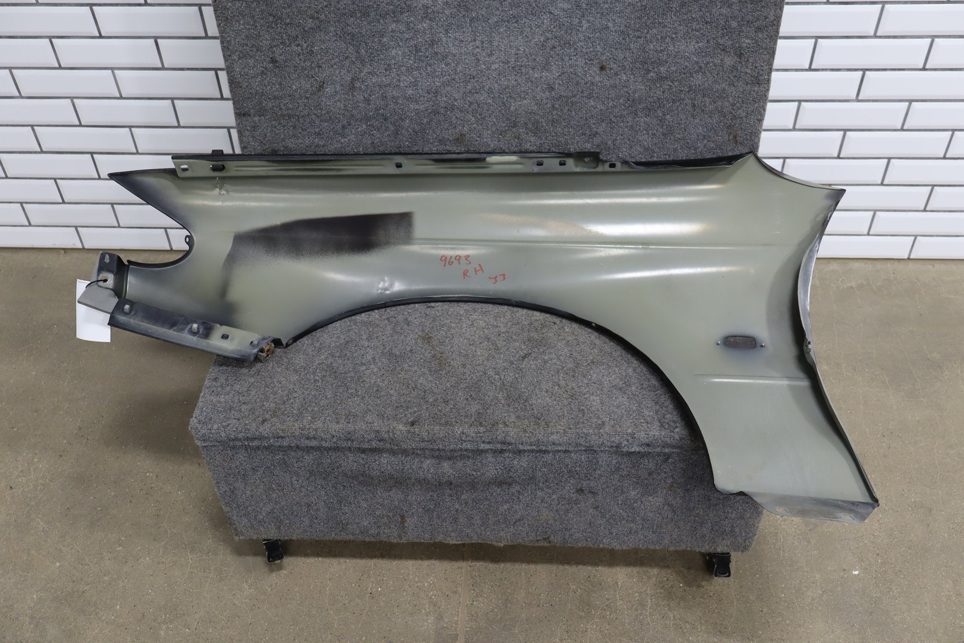 2004-2006 Pontiac GTO Right Fender Phantom Black 41