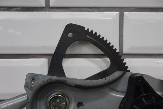 2004 - 2006 Pontiac GTO Right Front Door Regulator 92178259 OEM