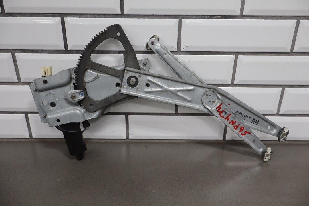 2004 - 2006 Pontiac GTO Right Front Door Regulator 92178259 OEM