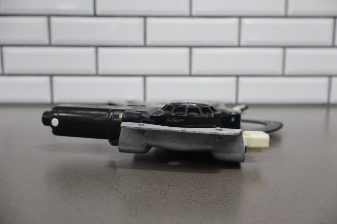 2004 - 2006 Pontiac GTO Right Front Door Regulator 92178259 OEM