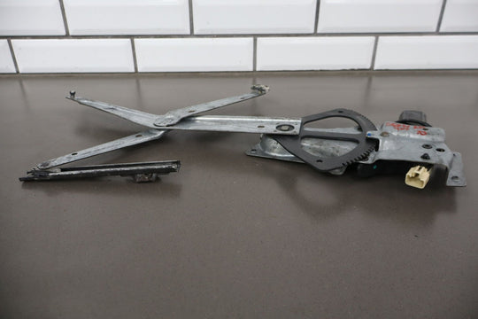 2004 - 2006 Pontiac GTO Right Front Door Regulator 92178259 OEM