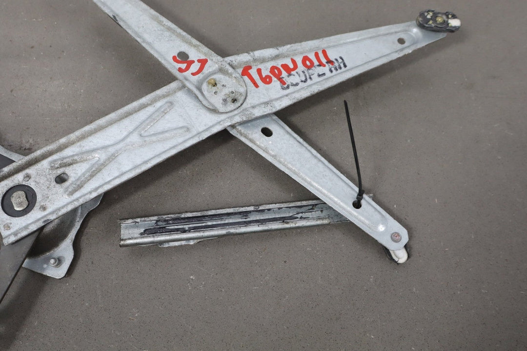 2004 - 2006 Pontiac GTO Right Front Door Regulator 92178259 OEM