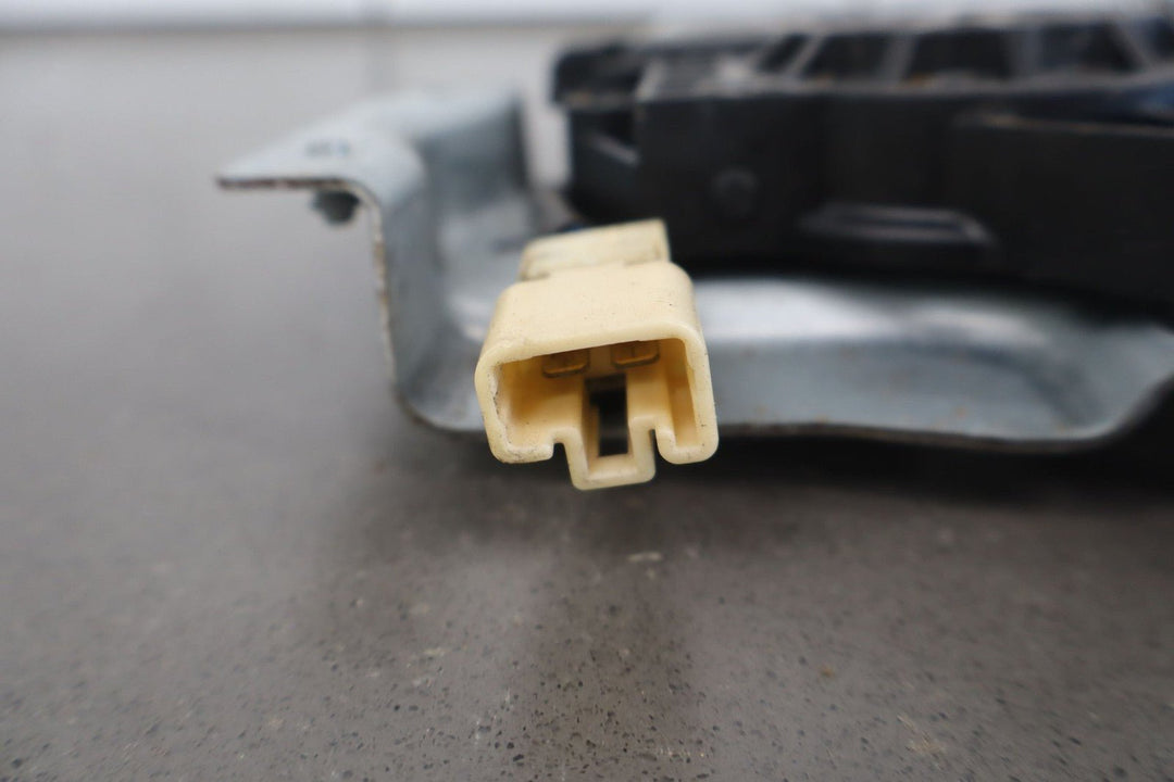 2004 - 2006 Pontiac GTO Right Front Door Regulator 92178259 OEM