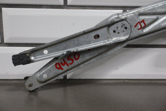 2004 - 2006 Pontiac GTO Right Front Door Regulator 92178259 OEM