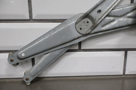 2004 - 2006 Pontiac GTO Right Front Door Regulator 92178259 OEM