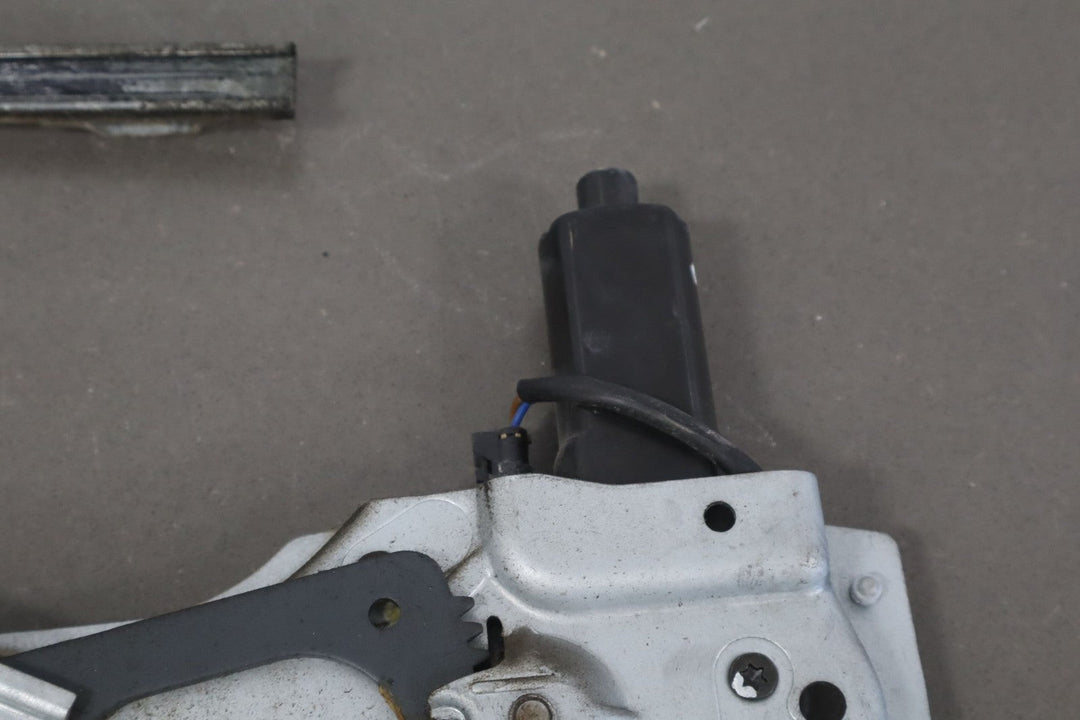 2004 - 2006 Pontiac GTO Right Front Door Regulator 92178259 OEM