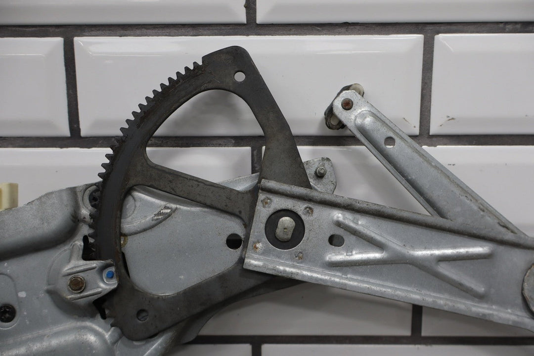 2004 - 2006 Pontiac GTO Right Front Door Regulator 92178259 OEM