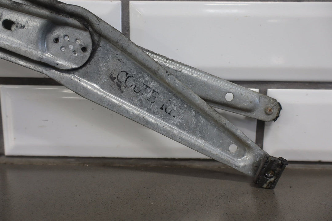 2004 - 2006 Pontiac GTO Right Front Door Regulator 92178259 OEM