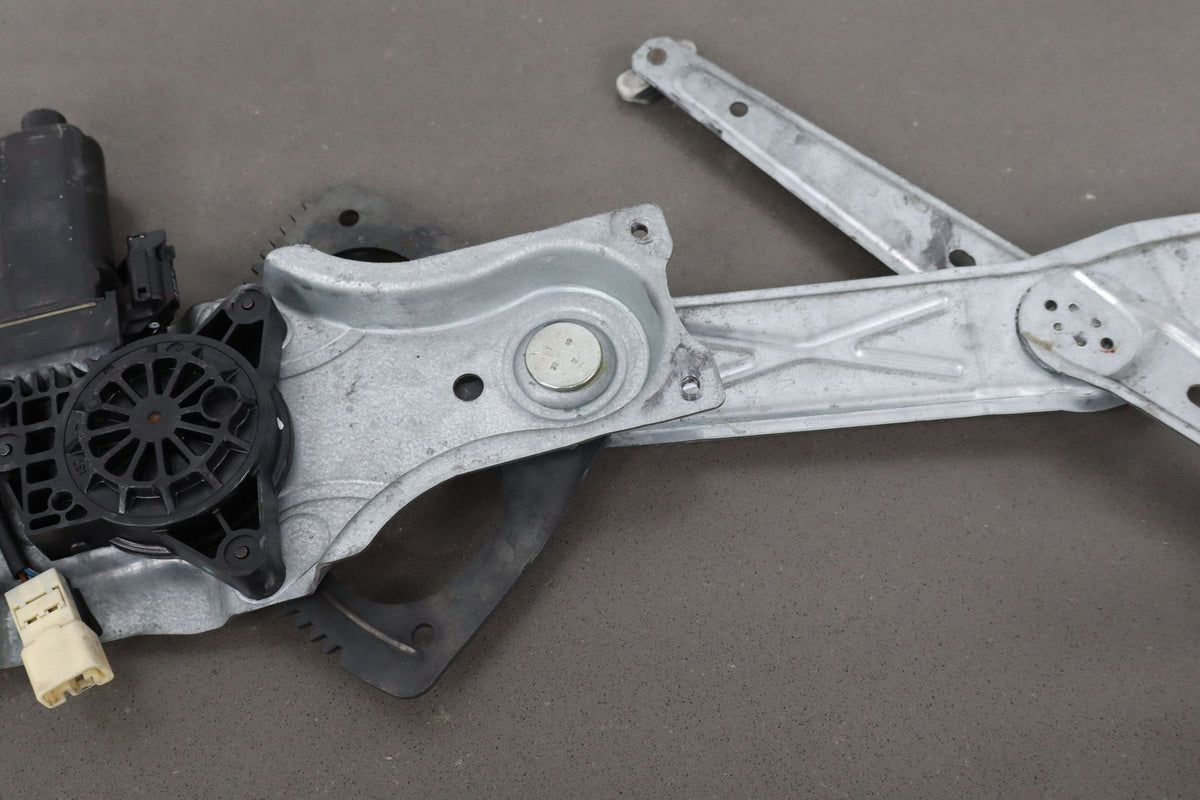 2004-2006 Pontiac GTO Right Front Door Regulator 92178259 OEM