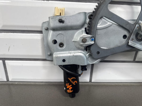 2004 - 2006 Pontiac GTO Right Front Door Regulator 92178259 OEM