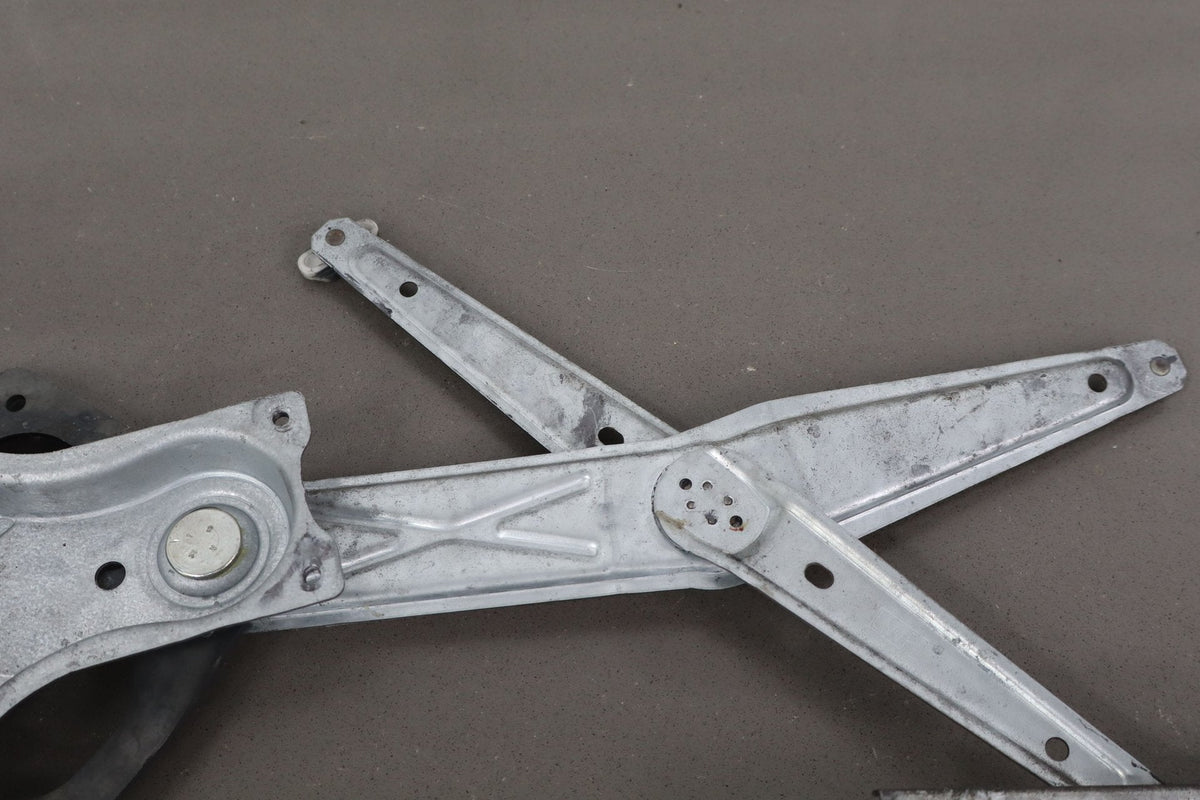 2004-2006 Pontiac GTO Right Front Door Regulator 92178259 OEM