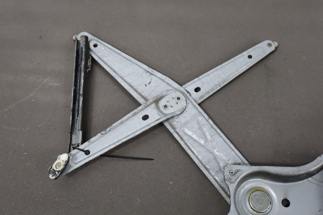 2004 - 2006 Pontiac GTO Right Front Door Regulator 92178259 OEM