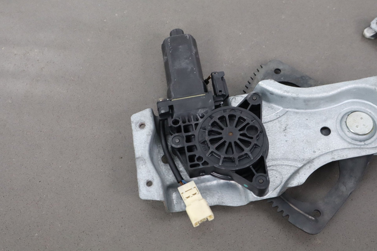 2004-2006 Pontiac GTO Right Front Door Regulator 92178259 OEM