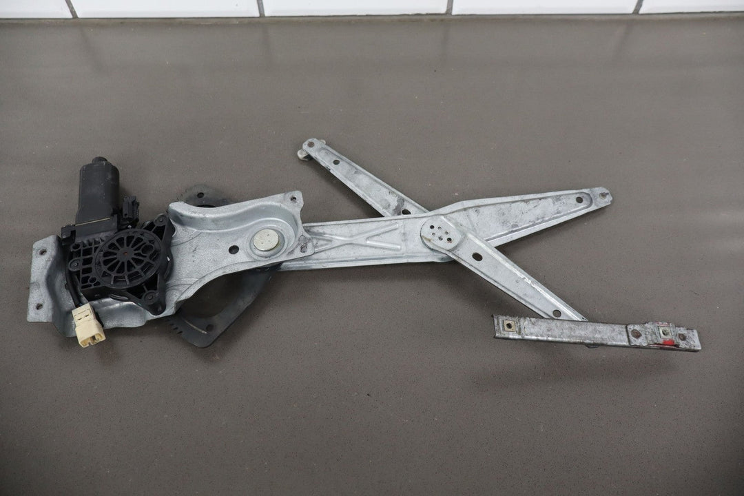 2004 - 2006 Pontiac GTO Right Front Door Regulator 92178259 OEM