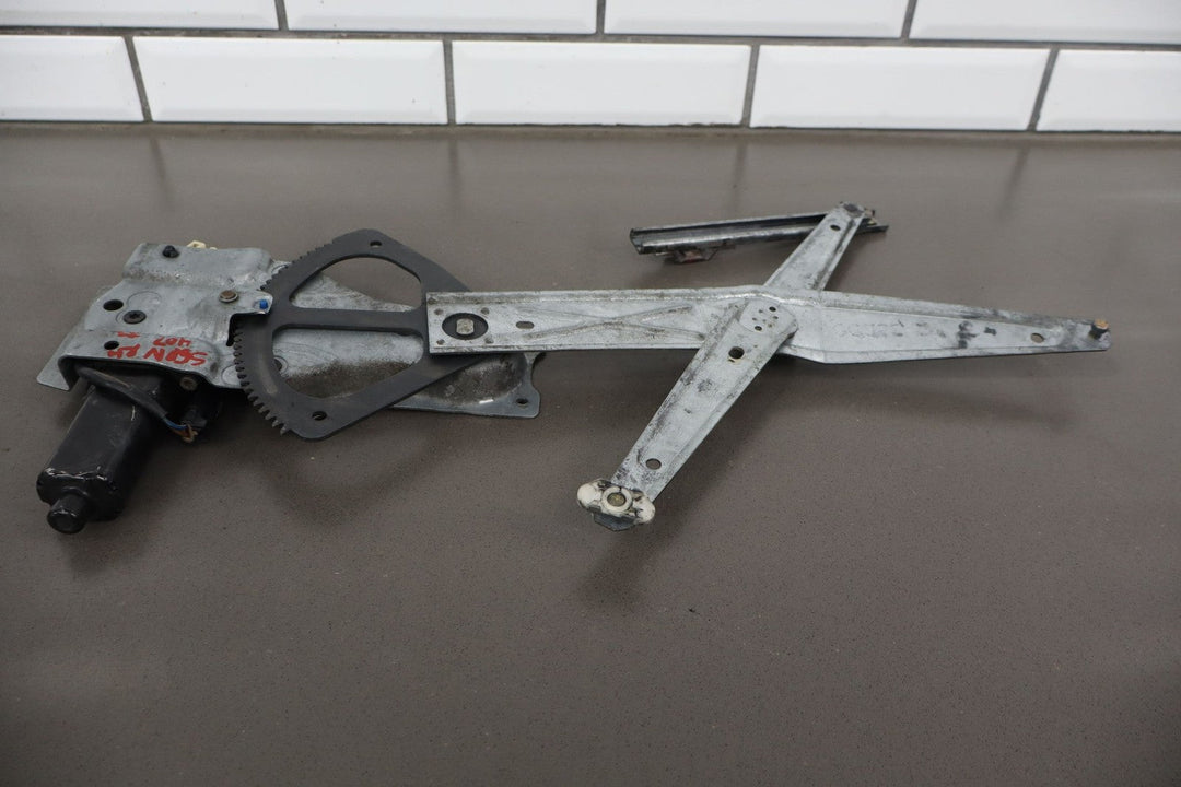 2004 - 2006 Pontiac GTO Right Front Door Regulator 92178259 OEM