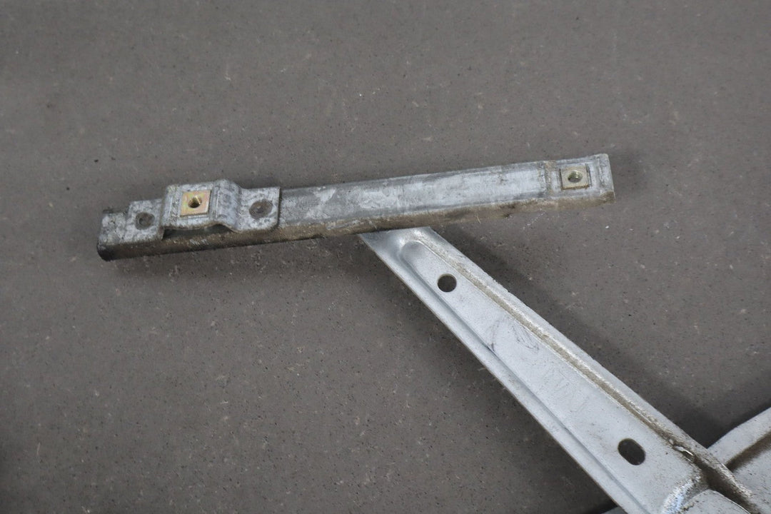 2004 - 2006 Pontiac GTO Right Front Door Regulator 92178259 OEM