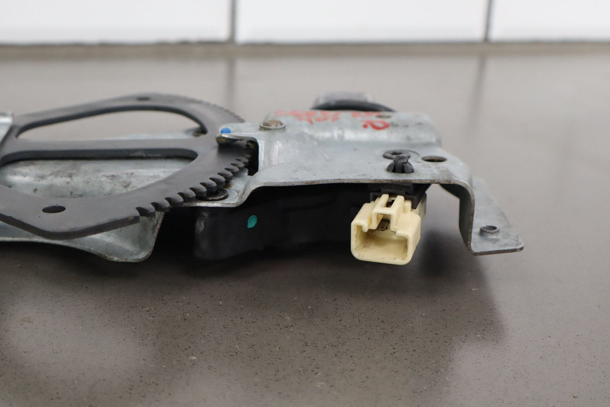 2004-2006 Pontiac GTO Right Front Door Regulator 92178259 OEM