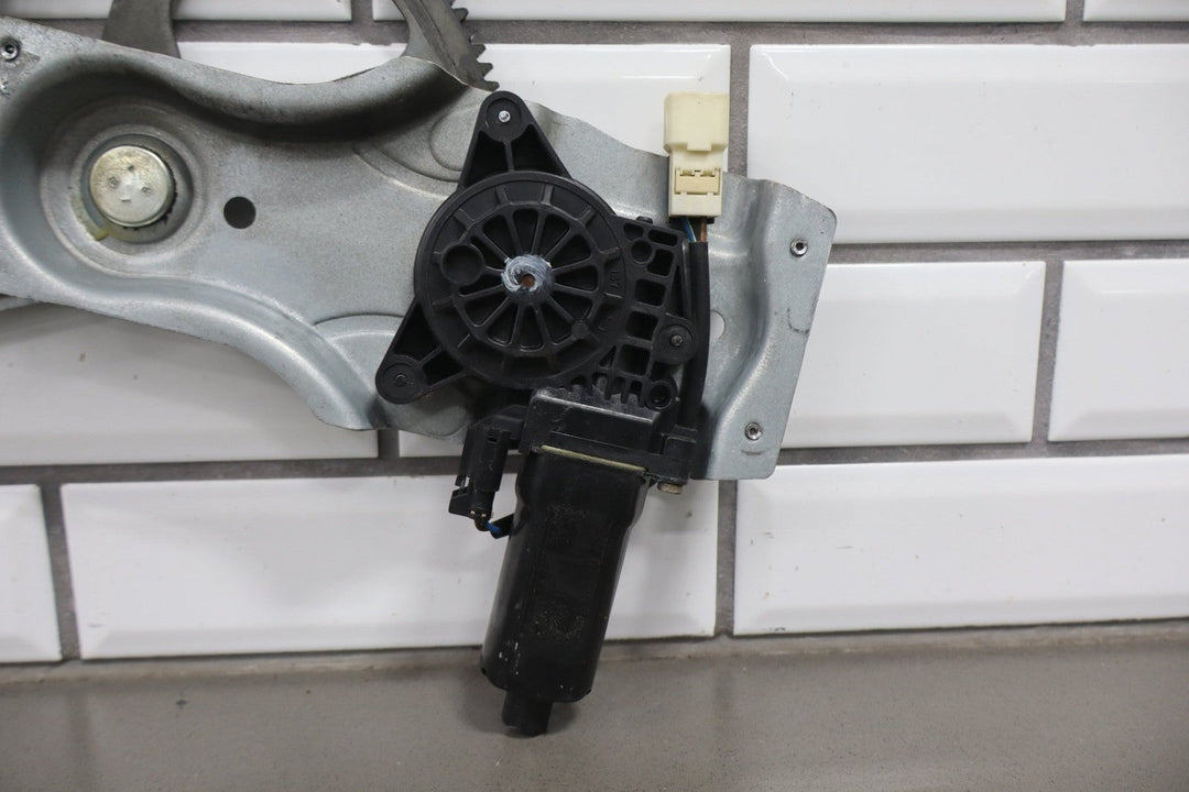 2004 - 2006 Pontiac GTO Right Front Door Regulator 92178259 OEM