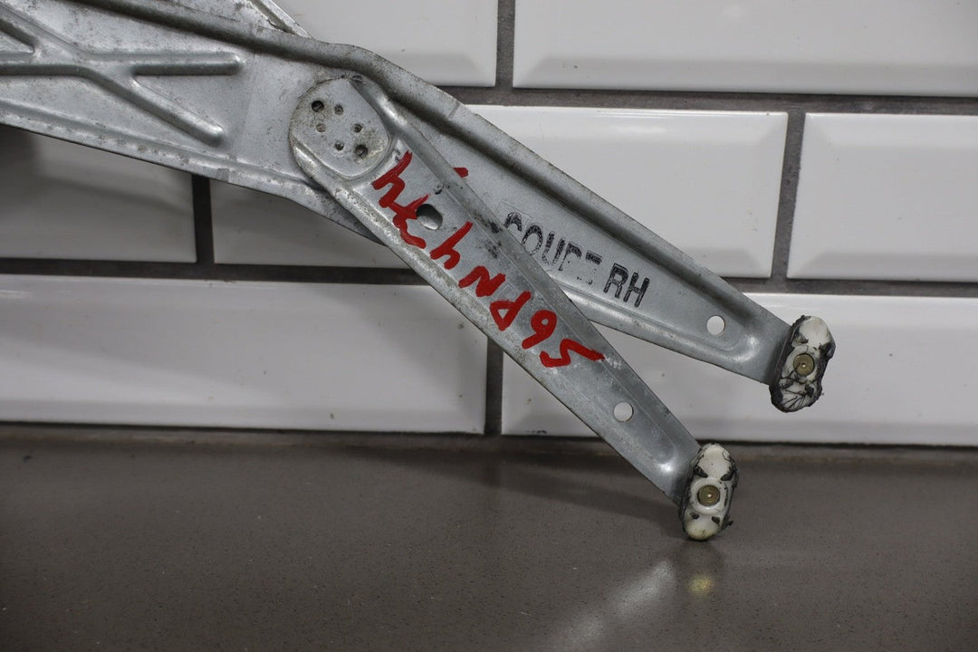 2004 - 2006 Pontiac GTO Right Front Door Regulator 92178259 OEM