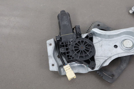 2004 - 2006 Pontiac GTO Right Front Door Regulator 92178259 OEM