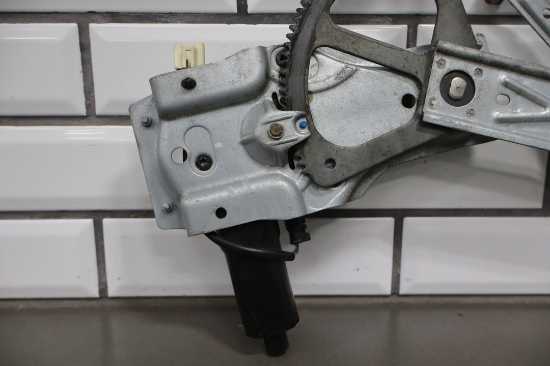 2004 - 2006 Pontiac GTO Right Front Door Regulator 92178259 OEM