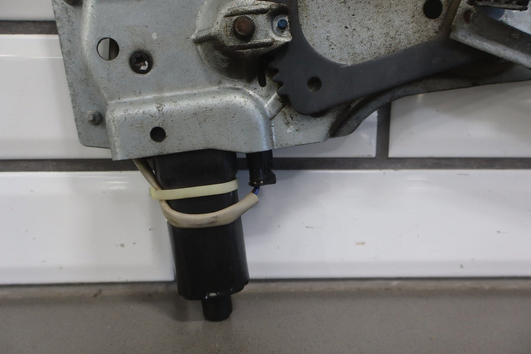 2004 - 2006 Pontiac GTO Right Front Door Regulator 92178259 OEM