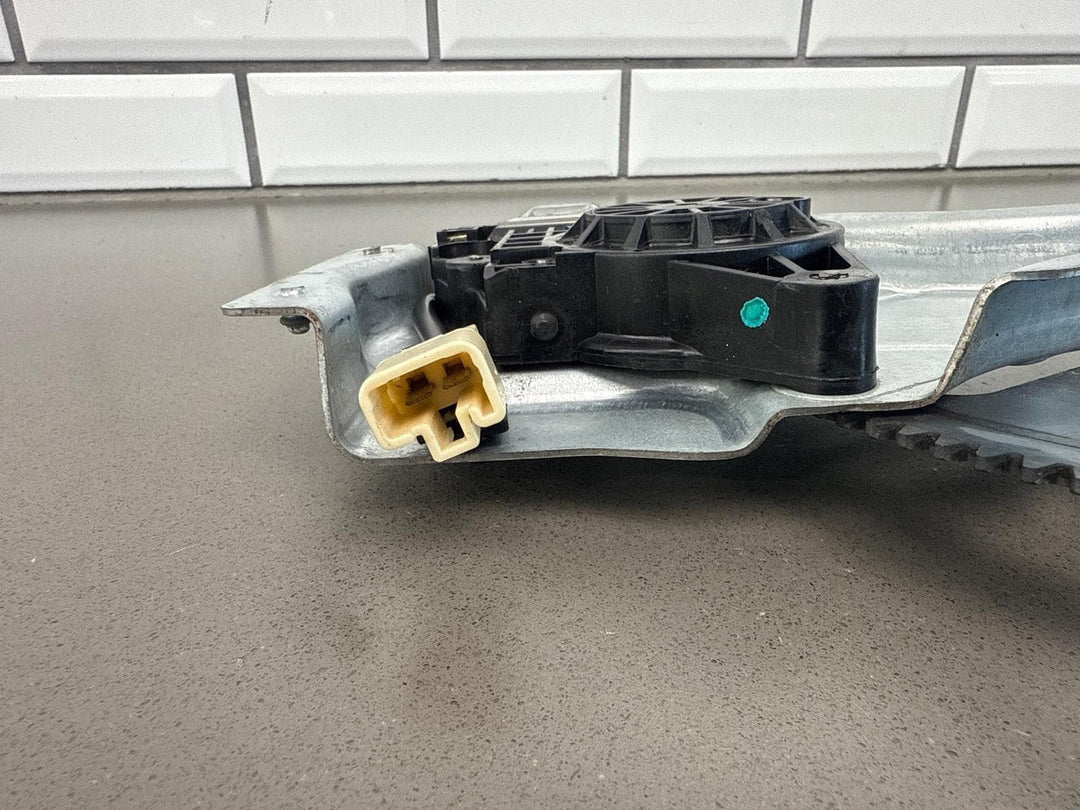 2004 - 2006 Pontiac GTO Right Front Door Regulator 92178259 OEM