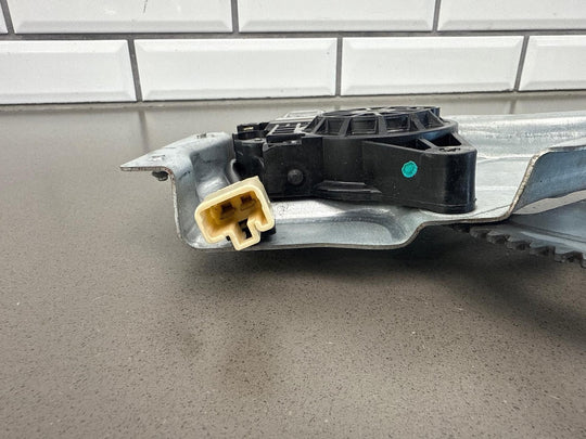 2004 - 2006 Pontiac GTO Right Front Door Regulator 92178259 OEM