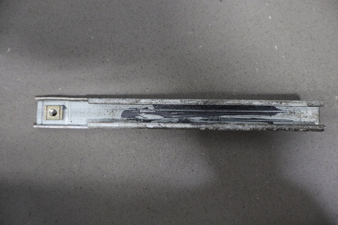 2004 - 2006 Pontiac GTO Right Front Door Regulator 92178259 OEM