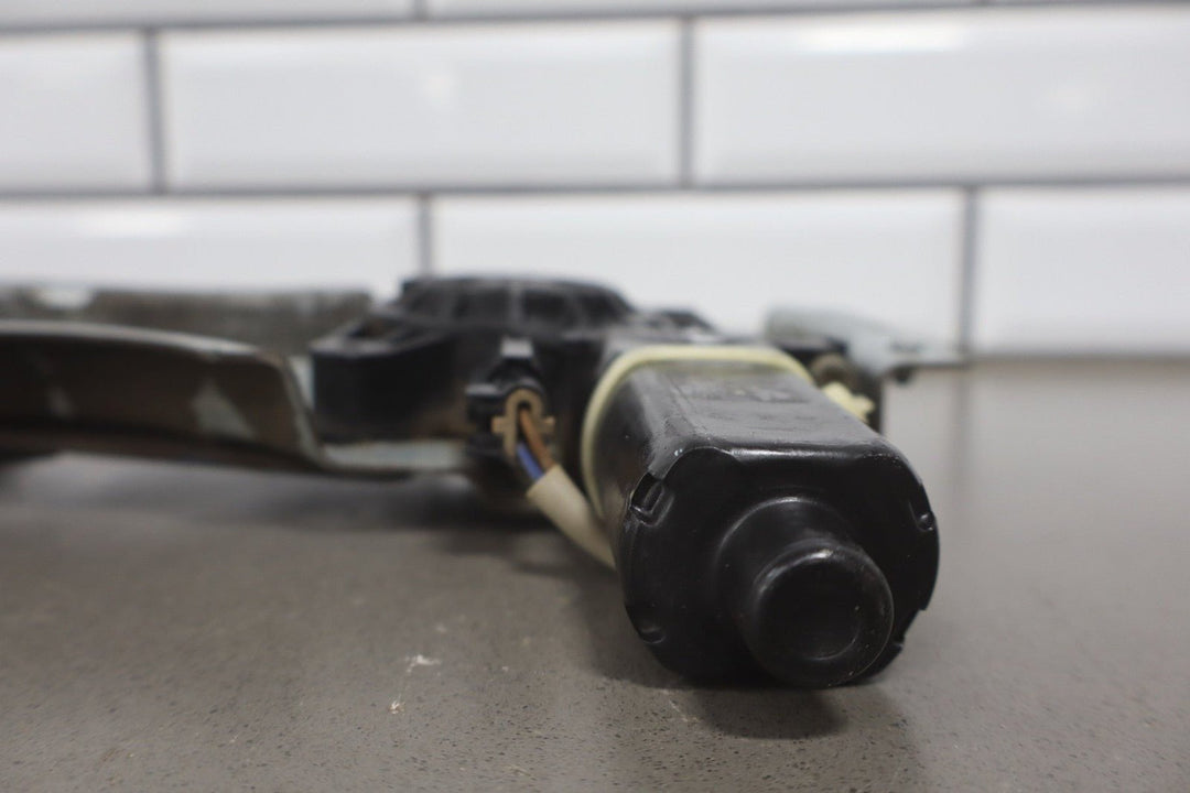 2004 - 2006 Pontiac GTO Right Front Door Regulator 92178259 OEM