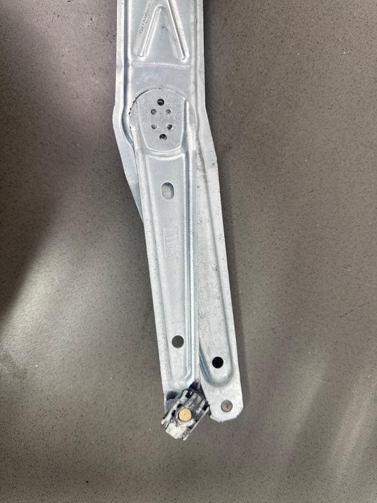 2004 - 2006 Pontiac GTO Right Front Door Regulator 92178259 OEM