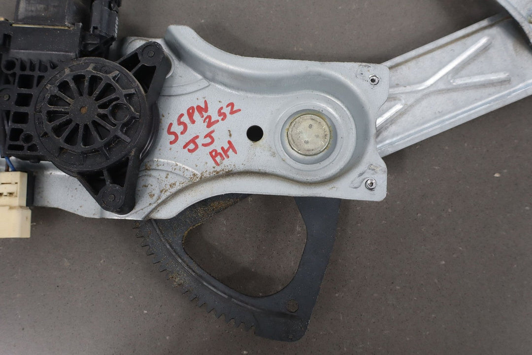 2004 - 2006 Pontiac GTO Right Front Door Regulator 92178259 OEM