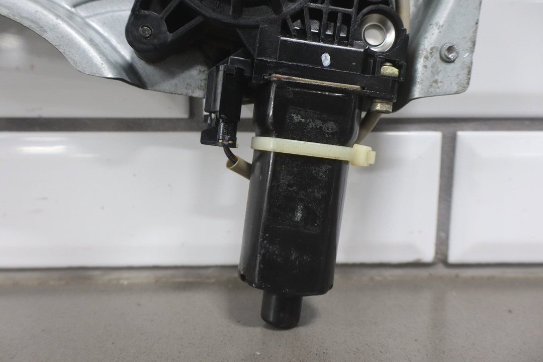 2004 - 2006 Pontiac GTO Right Front Door Regulator 92178259 OEM