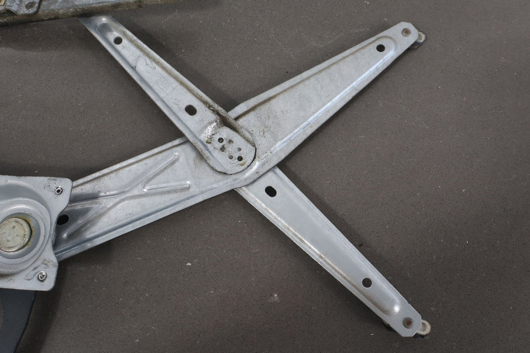 2004 - 2006 Pontiac GTO Right Front Door Regulator 92178259 OEM