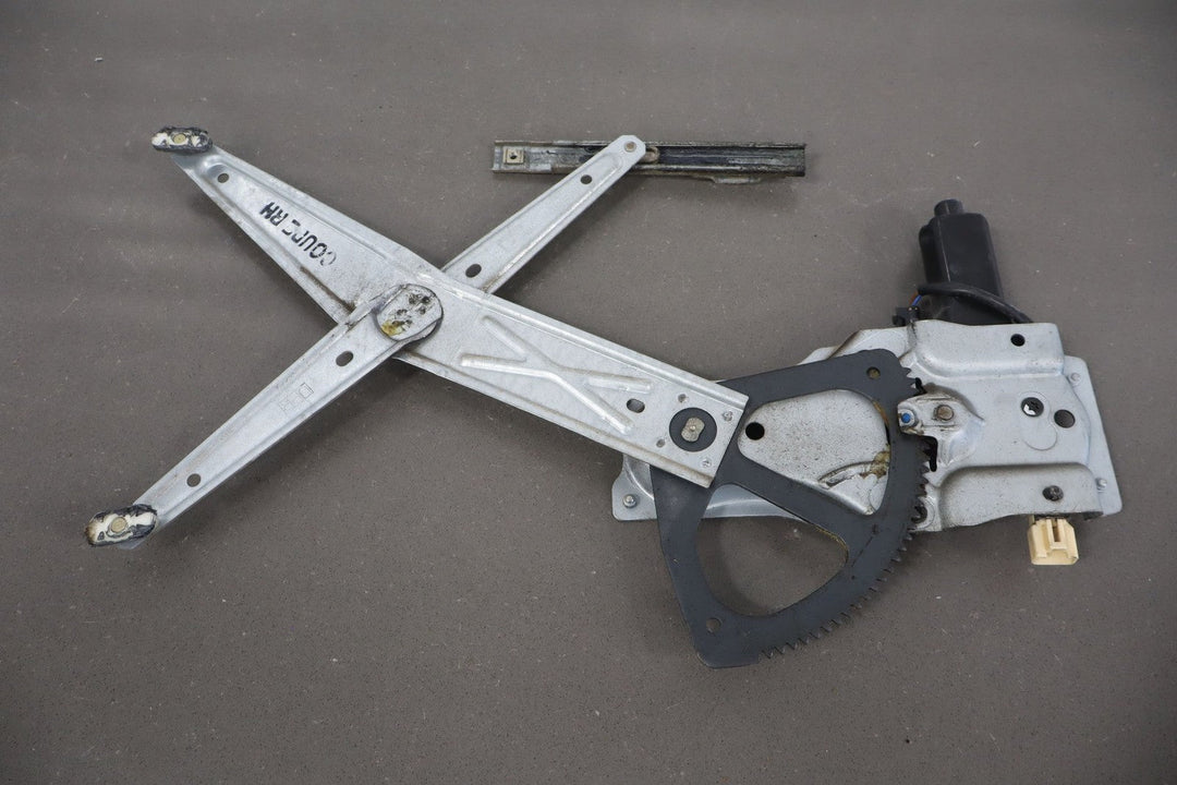 2004 - 2006 Pontiac GTO Right Front Door Regulator 92178259 OEM