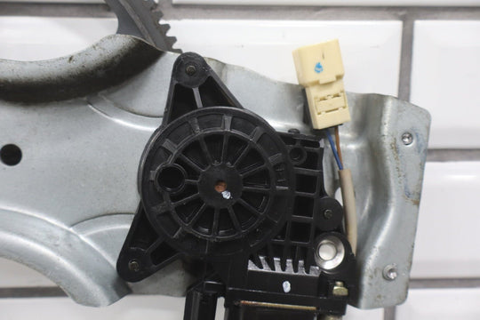 2004 - 2006 Pontiac GTO Right Front Door Regulator 92178259 OEM