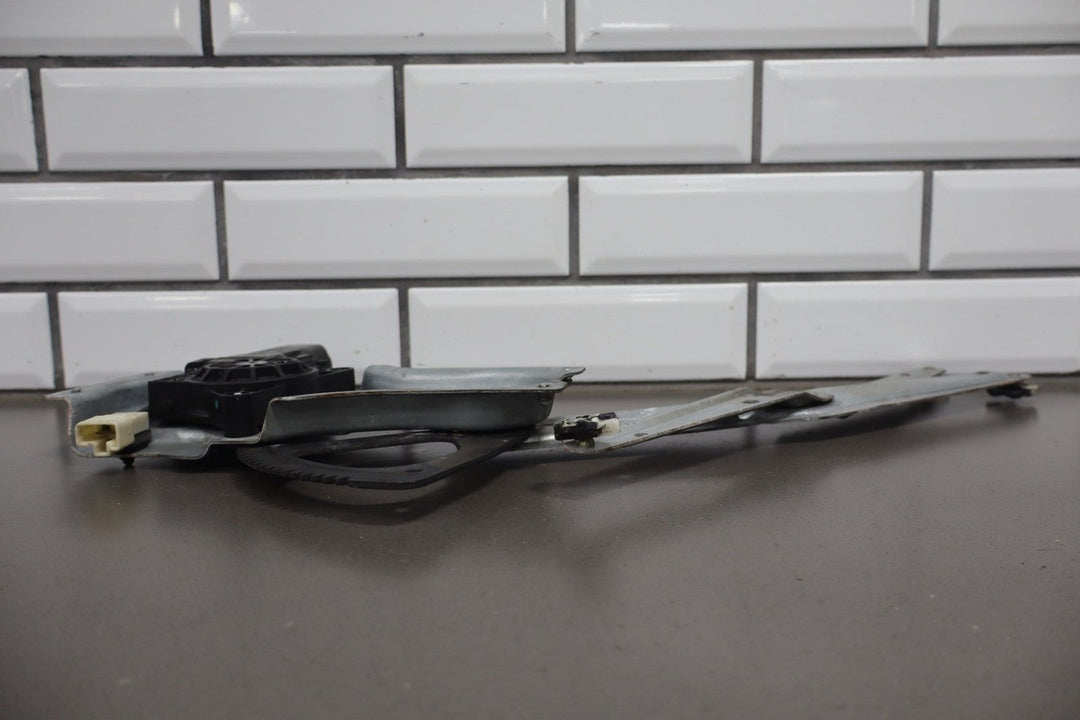 2004 - 2006 Pontiac GTO Right Front Door Regulator 92178259 OEM