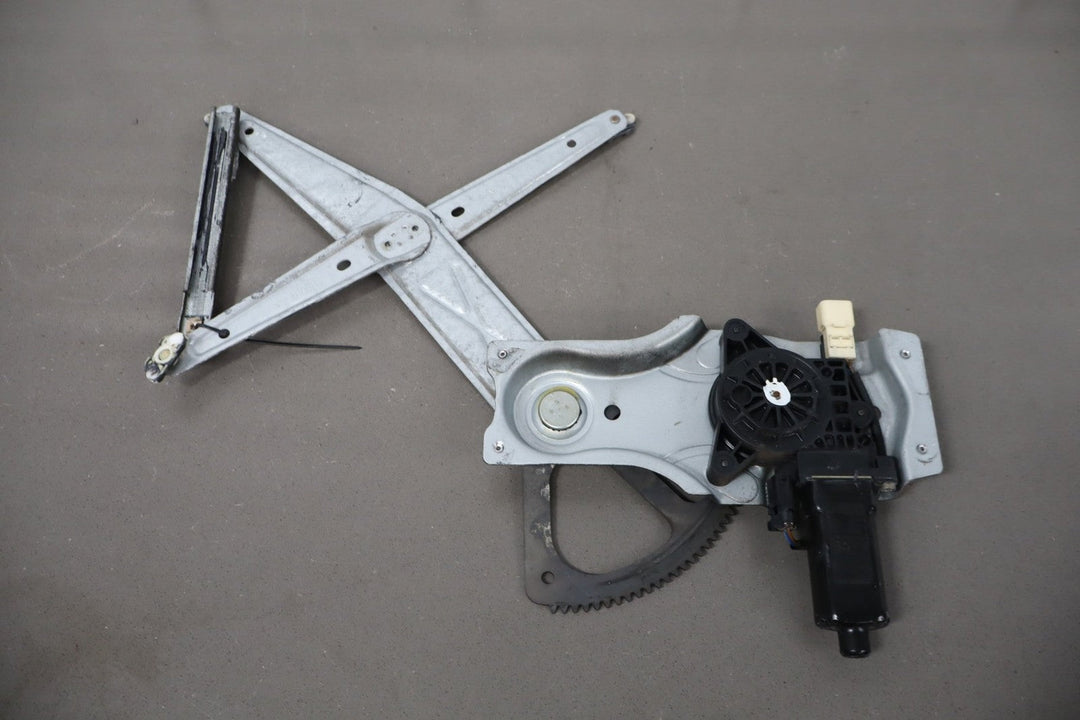 2004 - 2006 Pontiac GTO Right Front Door Regulator 92178259 OEM