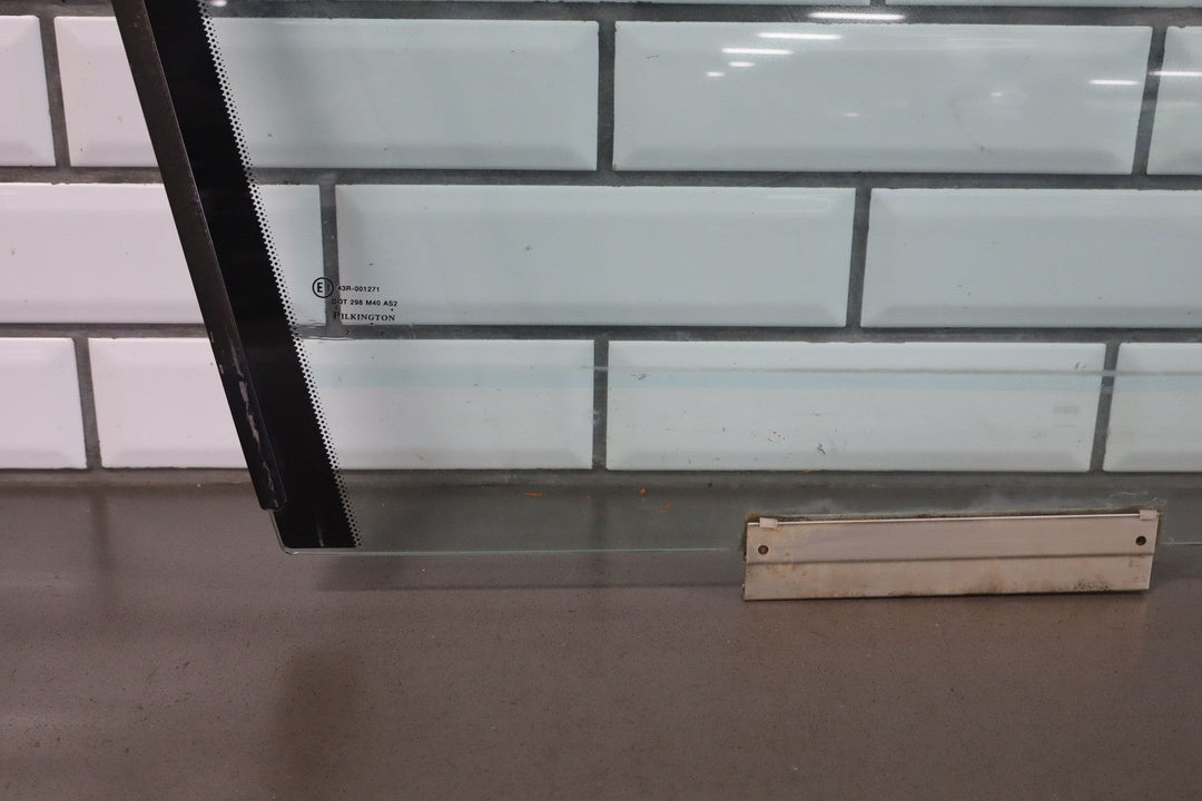 2004 - 2006 Pontiac GTO Right Front Door Window 92092783