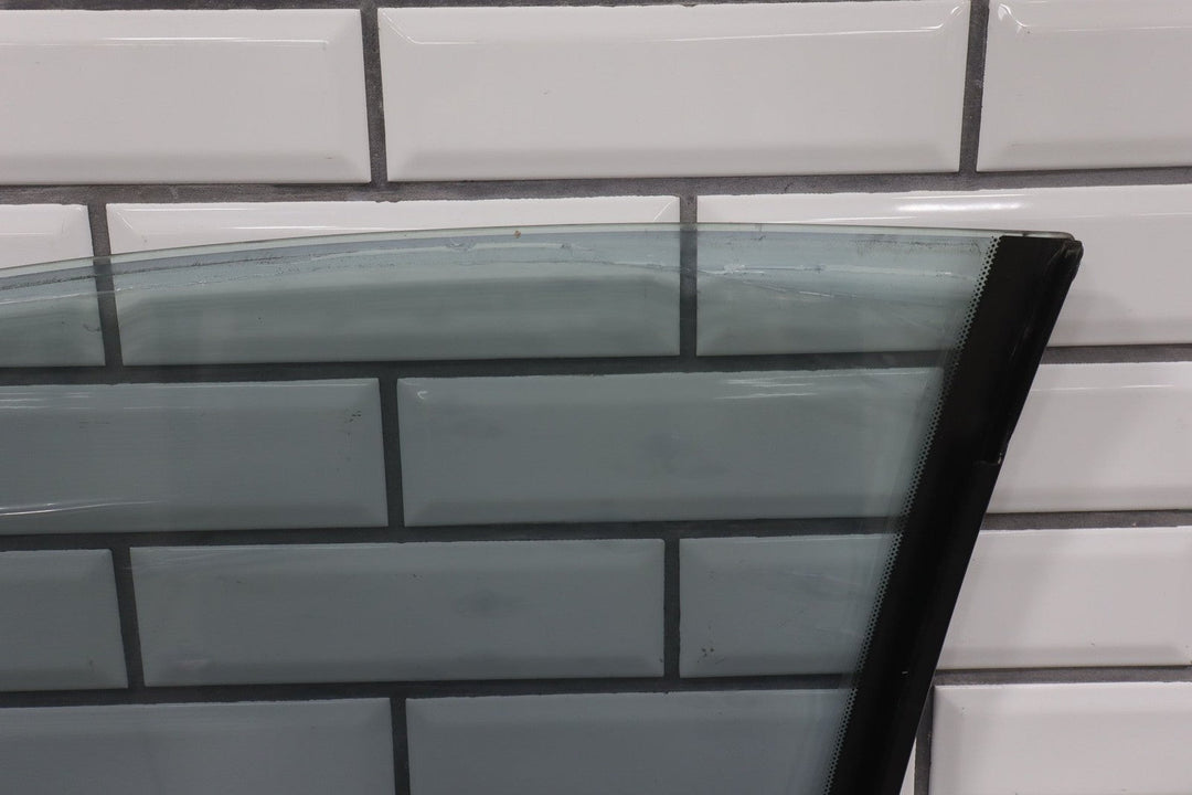 2004 - 2006 Pontiac GTO Right Front Door Window 92092783