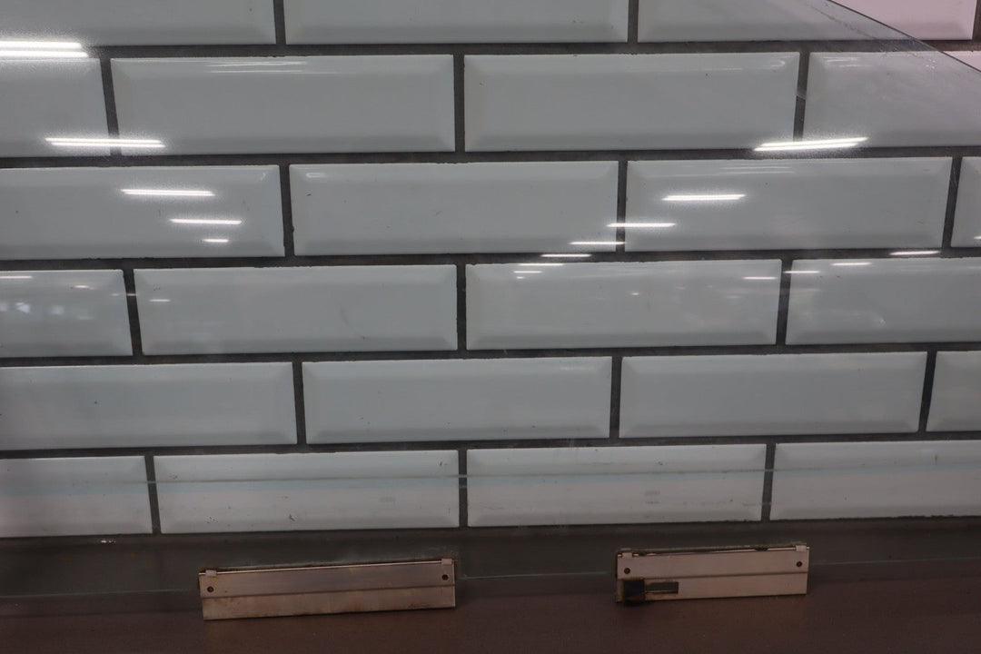 2004 - 2006 Pontiac GTO Right Front Door Window 92092783