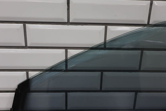 2004 - 2006 Pontiac GTO Right Front Door Window 92092783