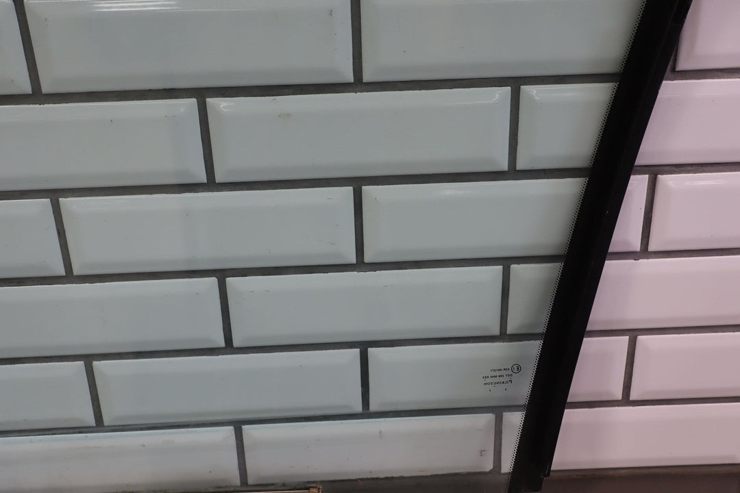 2004 - 2006 Pontiac GTO Right Front Door Window 92092783