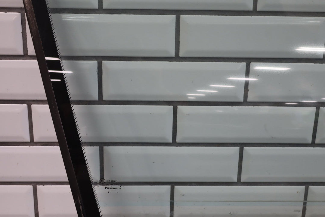 2004 - 2006 Pontiac GTO Right Front Door Window 92092783